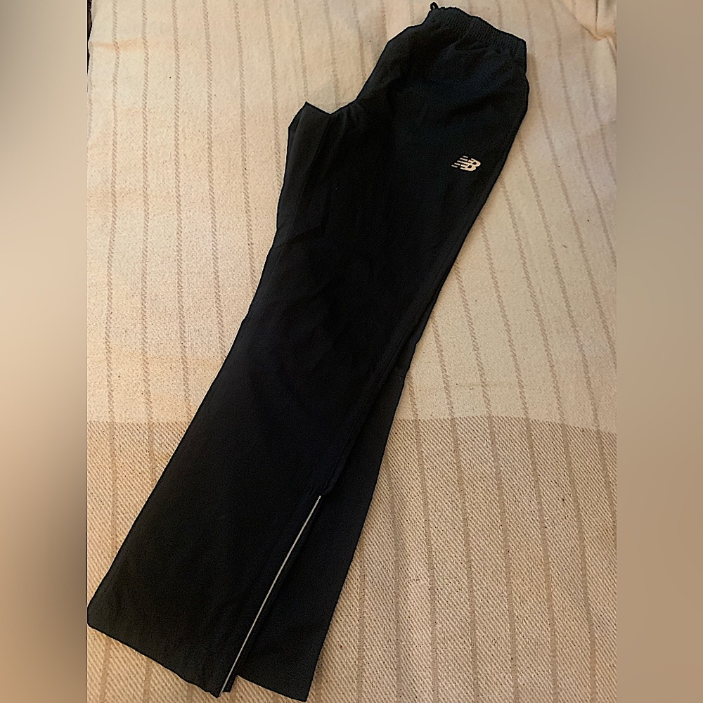 New Balance Men’s Joggers w/zipper at hem & pocket (M)